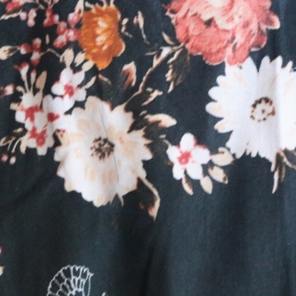 Torrid floral skater  skirt with tulle overlay sz 1xl (1) like new! - Picture 6 of 12